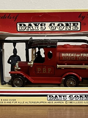 Lledo Days Gone Bureau of Fire Service Truck metal model like new with box
