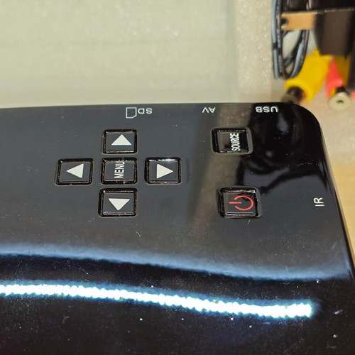Mini Portable LED Projector HD with HDMI USB and SD like new