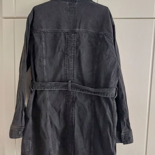 Lee long jacket with belt size M like new, black