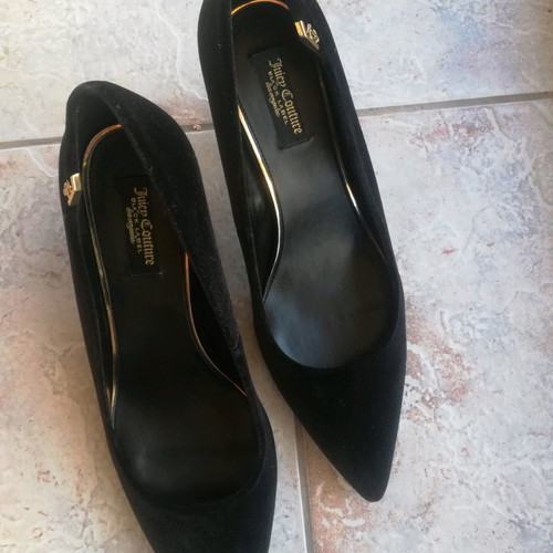 Juicy Couture black pumps new with gold detail, leather-suede