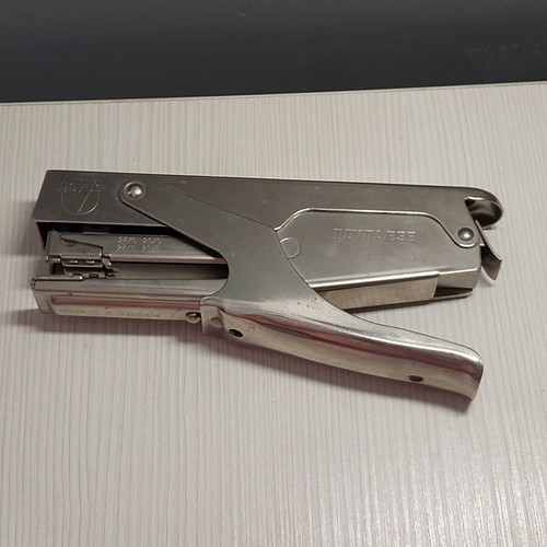 Novita 838 metal hand stapler like new