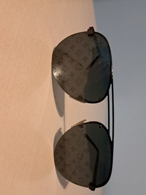 Louis Vuitton Clockwise Z1019W sunglasses for men slightly used, black and blue