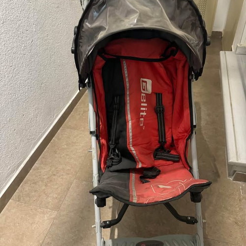 Single stroller like new, versatile and easy to use