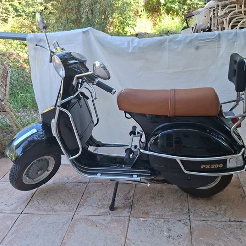 Vespa PX200 scooter like new, 1997 model