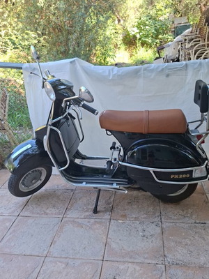 Vespa PX200 scooter like new, 1997 model
