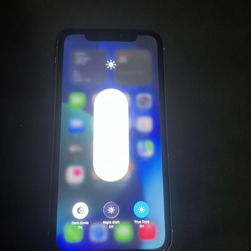 Apple iPhone 11 64GB white smartphone