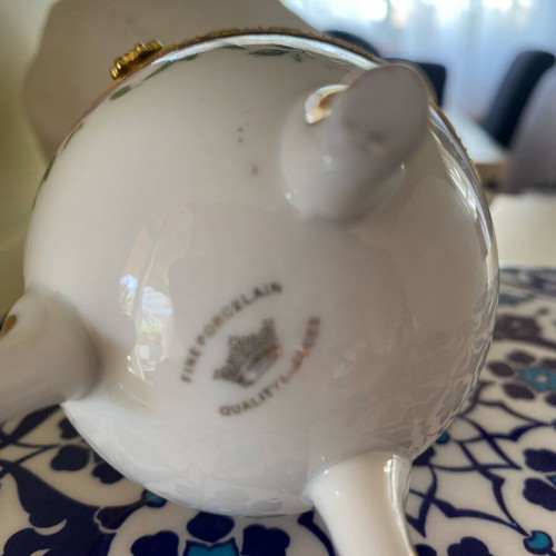 Limoges porcelain egg like new