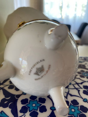 Limoges porcelain egg like new