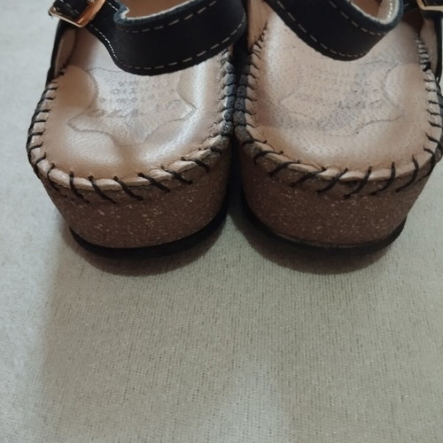 Leather women's sandals with perforated design, like new, size 39