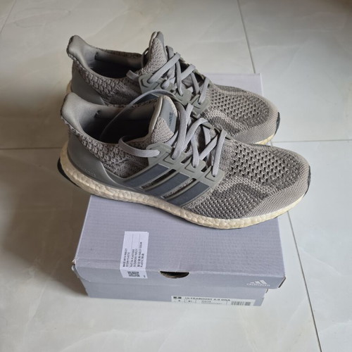 Adidas Ultraboost DNA 5.0 men's running shoes size 42.5, grey
