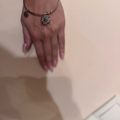 Good luck bracelet like new, silver color