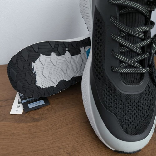 Zara Athletic Spume Foam V3 Sneakers, Size 43, Black and White