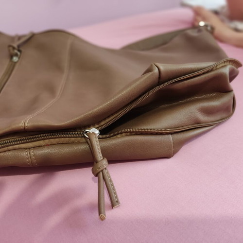 Hobo shoulder bag like new, brown olive color, 32cm height, 55cm length
