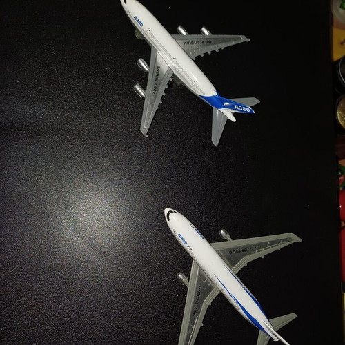 Airplane models like new for collectors