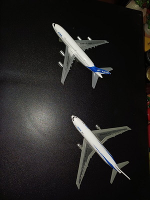 Airplane models like new for collectors