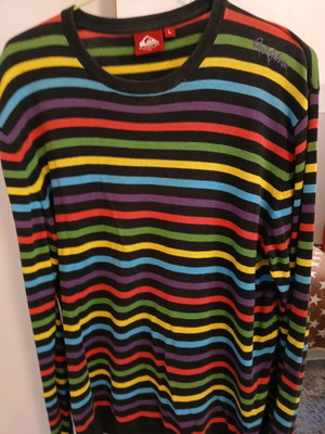 Quiksilver sweater size L like new, multicolor