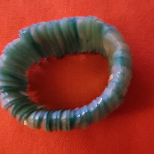 Elastic bracelet made of iridescent shell like new