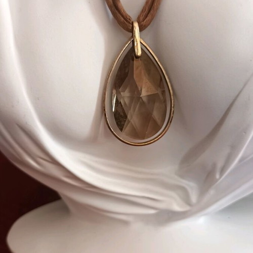 Short teardrop necklace like new with double leather strap beige and brown