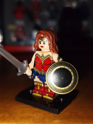 Wonder Woman DCEU φιγούρα σαν καινούργιο με αξεσουάρ