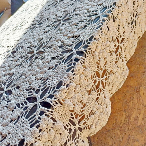 Crocheted tablecloth like new, rectangular 175x140 cm, handmade