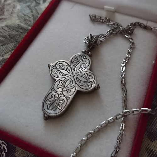 Large men's cross with stainless steel chain like new with mother of pearl