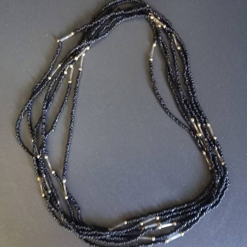 Necklaces set like new, black and silver, versatile length