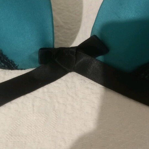 Yamamay satin texture bra emerald 65B like new