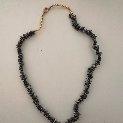 Metallic necklace like new with stones in gray and gold tones