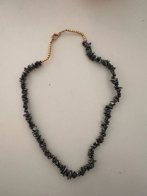 Metallic necklace like new with stones in gray and gold tones