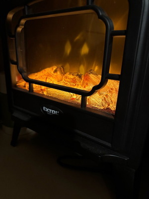 Space heater new with realistic fake flame effect