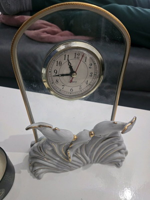 Διακοσμητικό Ρολόι με Γυάλινο Πλαίσιο και Δελφινάκια σαν καινούργιο, vintage στυλ
