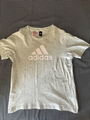 Adidas short-sleeve t-shirt like new, size 152 cm, green