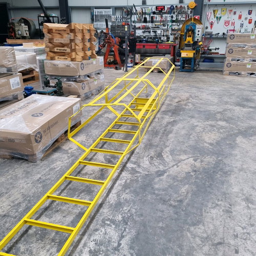 Exterior building ladder new, length 5750 mm