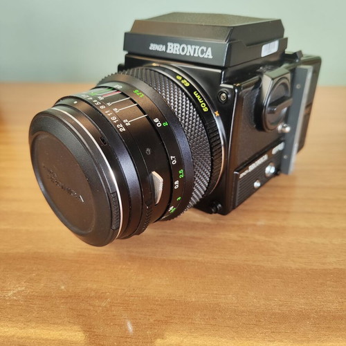 Zenza Bronica ETRSi Medium Format Camera 645 with 50mm F2.8 Lens and Two Prisma Viewfinders like new