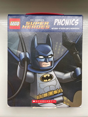 Lego DC Comics Super Heroes set mint condition with 10 comics and 2 books