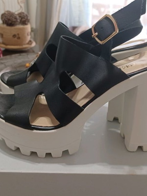 Women's leather sandals size 37 like new, black with white platform