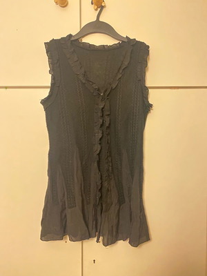 Sleeveless black cardigan size S