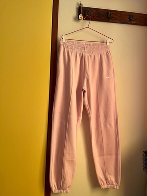 Nike φόρμα με λάστιχο σαν καινούργιο, ροζ