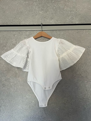 Zara girls' bodysuit in white, like new