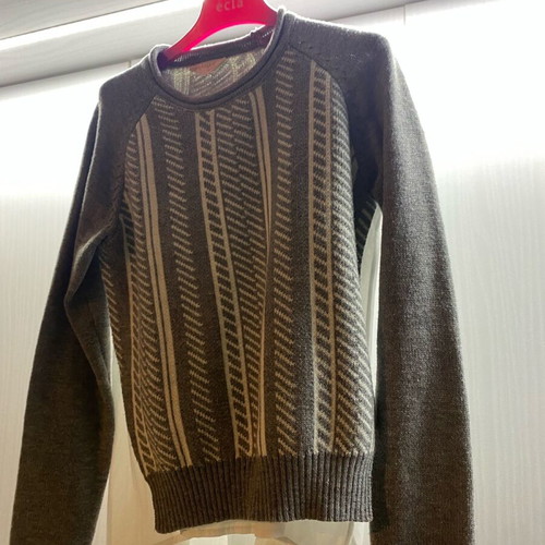 Pullover like new with shirt details, size M