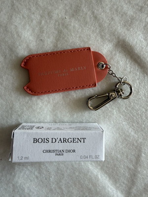Μπρελόκ Parfums de Marly με δώρο Christian Dior Bois d'Argent