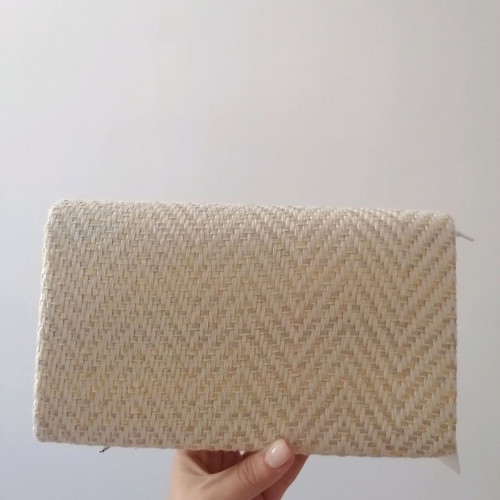 Straw handbag new, beige with gold weave and chain
