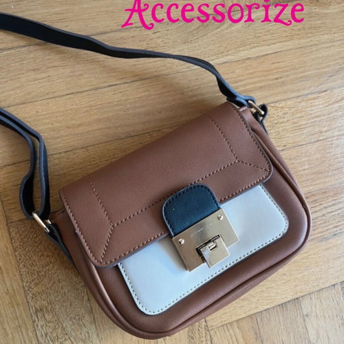 Accessorize crossbody bag used, black and beige