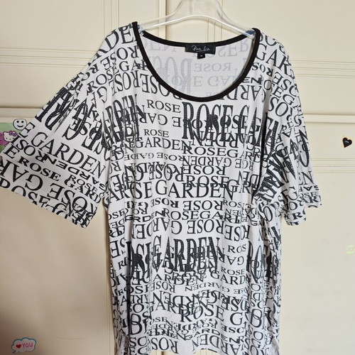 White short-sleeve cotton blouse with letters like new