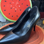 Stefania Genuine Leather Black Pumps Size 39 like new