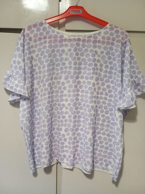 Polka Dot T-Shirt Size L Like New, Purple and White