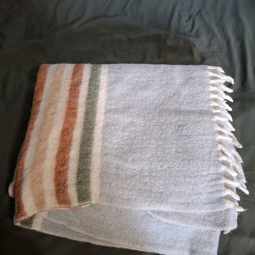 Wool blanket like new for double bed