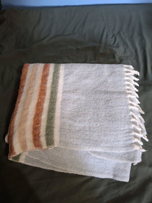 Wool blanket like new for double bed
