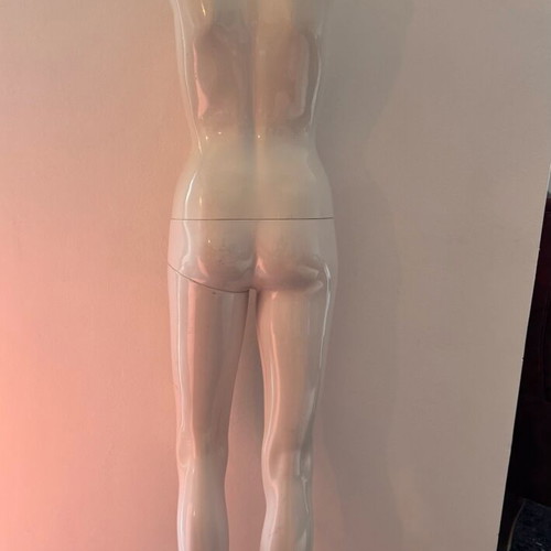 Mannequin used, display doll in excellent condition