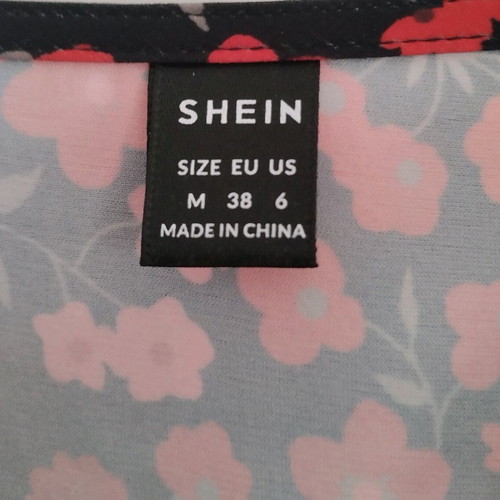 Floral wrap blouse Shein like new, size M, black and red